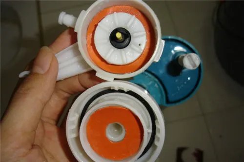 马桶冲水阀怎么更换 马桶冲水阀常见故障及解决方法