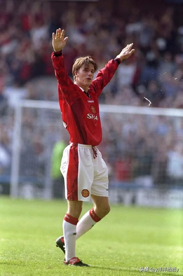 贝克汉姆和维多利亚当年是如何走在一起的？为啥很多球迷认为贝嫂毁了小贝的生涯？