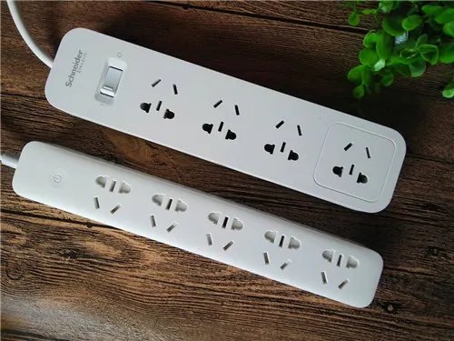 公牛插座怎么拆开