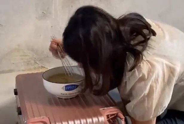 ​女孩回应花10年积蓄住毛坯房是怎么回事 女孩回应花10年积蓄住毛坯房说了什么