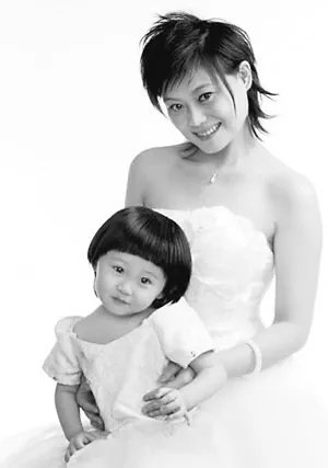 歌手何静的第一任老公是谁 何静有过几段婚姻