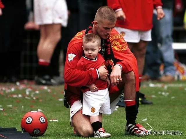 贝克汉姆和维多利亚当年是如何走在一起的？为啥很多球迷认为贝嫂毁了小贝的生涯？