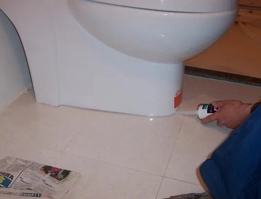 马桶底座漏水怎么办