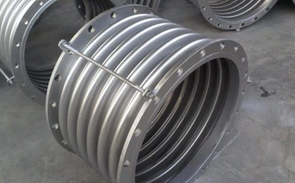 热力管道补偿器多远一个