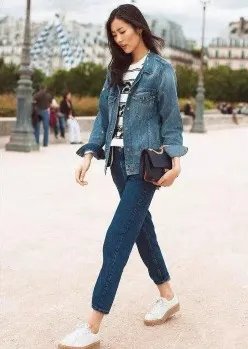 牛仔外套配什么裤子 女生穿牛仔外套配什么裤子好看