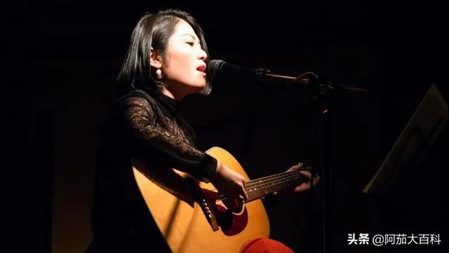 《当爱已成往事》歌词？