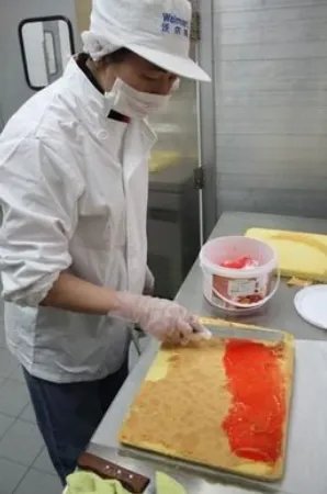 武汉沃尔玛超市面包上的蟑螂活蹦乱跳，目前此事件进展如何？