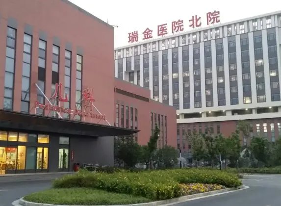 不帮群众开闸门？瑞金医院安保回应