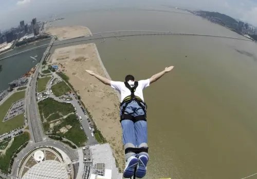 蹦极是什么感觉的？