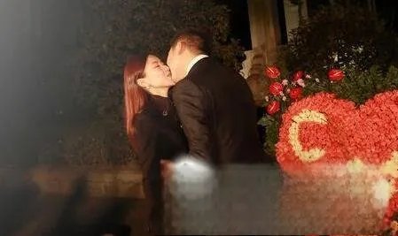 韩红老公是谁遭扒 传其系同性恋和管彤结婚接吻相片被曝