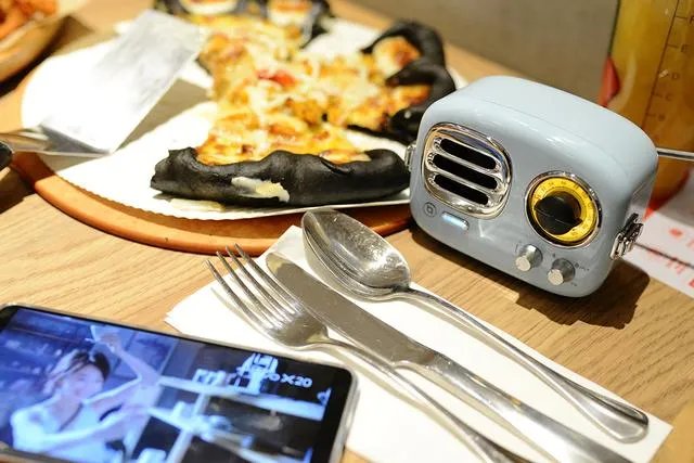 vivo新机据说是全面屏，但是为什么目前曝光的照片只是无边框手机？