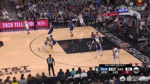 马刺VS掘金G4,最后时刻德罗赞用球怒砸裁判被驱逐出场,当时什么情况?