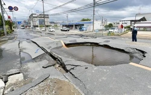 新疆于田6.4级地震，造成地震的原因是什么？