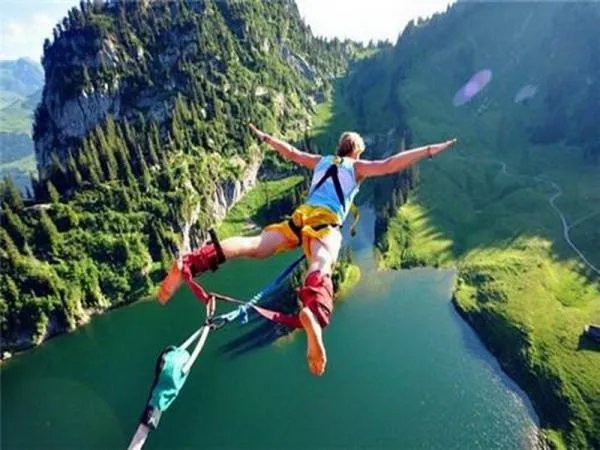 蹦极是什么感觉的？