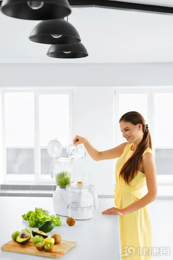 榨汁需要放水吗