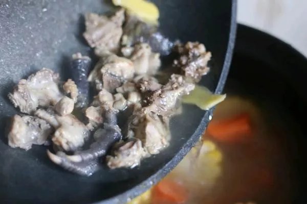 炖鸡汤的做法