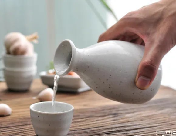 真露烧酒兑什么好喝 真露为什么后劲大