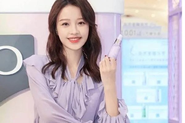 孙怡去拍戏背了个高仿包，被其他女演员一眼认出了吗？