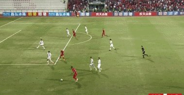 国足输叙利亚那个乌龙球，是之前没有逼抢给对手出球太轻易还是真的是张琳芃的问题？