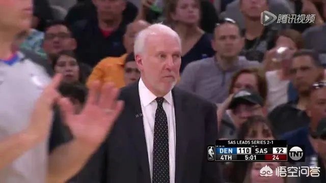 马刺VS掘金G4,最后时刻德罗赞用球怒砸裁判被驱逐出场,当时什么情况?