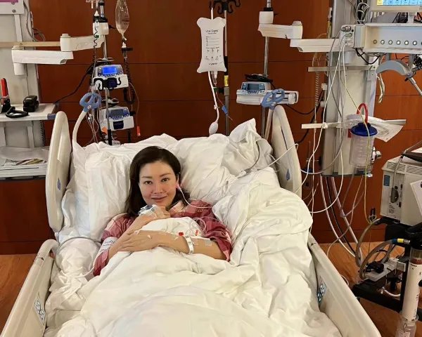 51岁李嘉欣病危住进ICU，她的身体出现了什么问题？