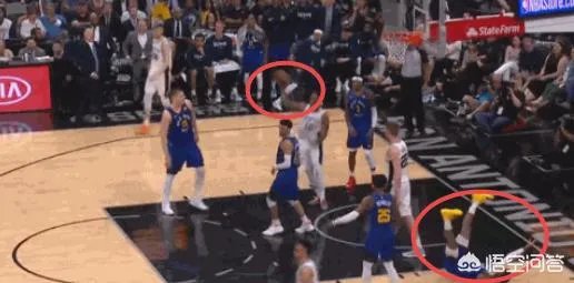 马刺VS掘金G4,最后时刻德罗赞用球怒砸裁判被驱逐出场,当时什么情况?