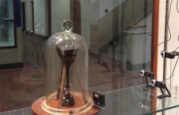 历时近一个世纪还没结束的沥青滴漏实验是想证明什么？
