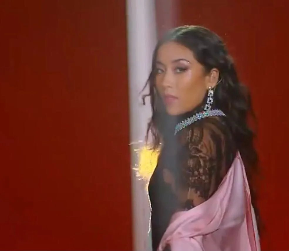 吉克隽逸《彩色的黑》