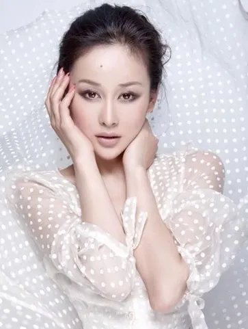 周扬整容前后对比 整完更加美丽动人