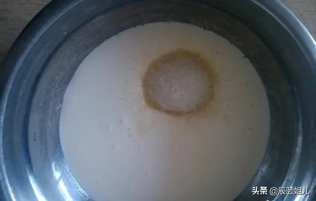 淡奶油怎么打发能让它更稳定更细腻些?