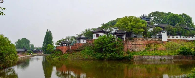 火烧赤壁的故事