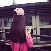 有没有唯美好看的女生背影插画图片?