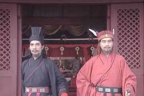 司马师和司马昭谁更厉害？