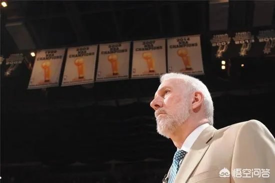 马刺VS掘金G4,最后时刻德罗赞用球怒砸裁判被驱逐出场,当时什么情况?