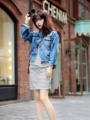 牛仔外套配什么裤子 女生穿牛仔外套配什么裤子好看