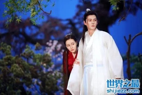 郭品超和马泽涵官宣恋情，年纪相差19岁，外表差距不大却被群嘲 ... 