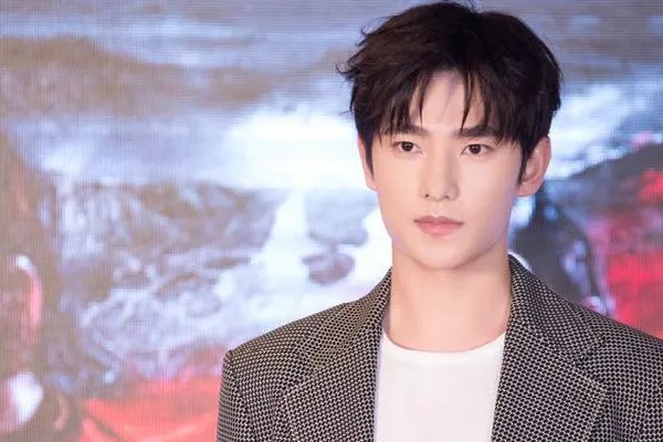 杨洋发文祝福王彦霖，终于赶上婚礼晚宴，他们此前有过哪些交集？