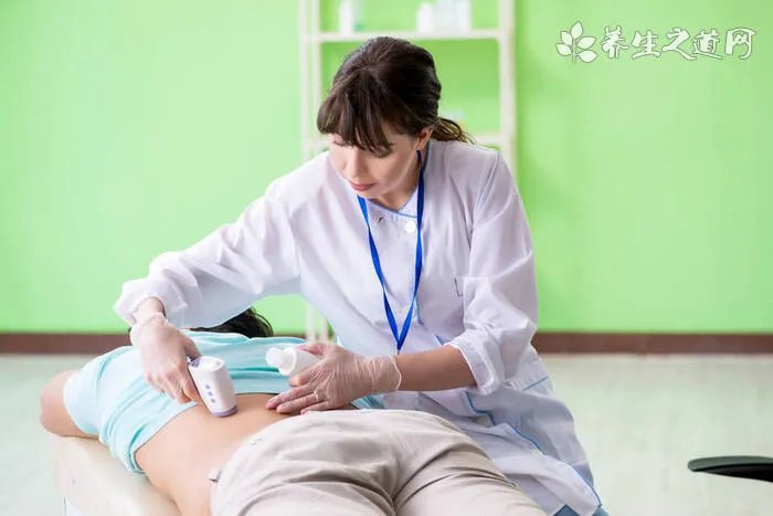 哑铃划船锻炼哪些肌肉 哑铃划船怎么做动作要领