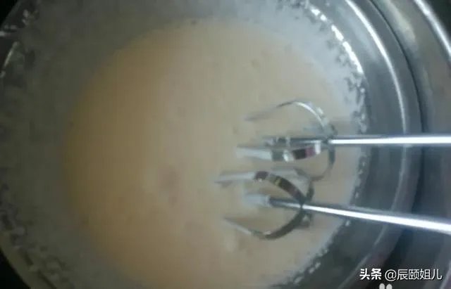 淡奶油怎么打发能让它更稳定更细腻些?