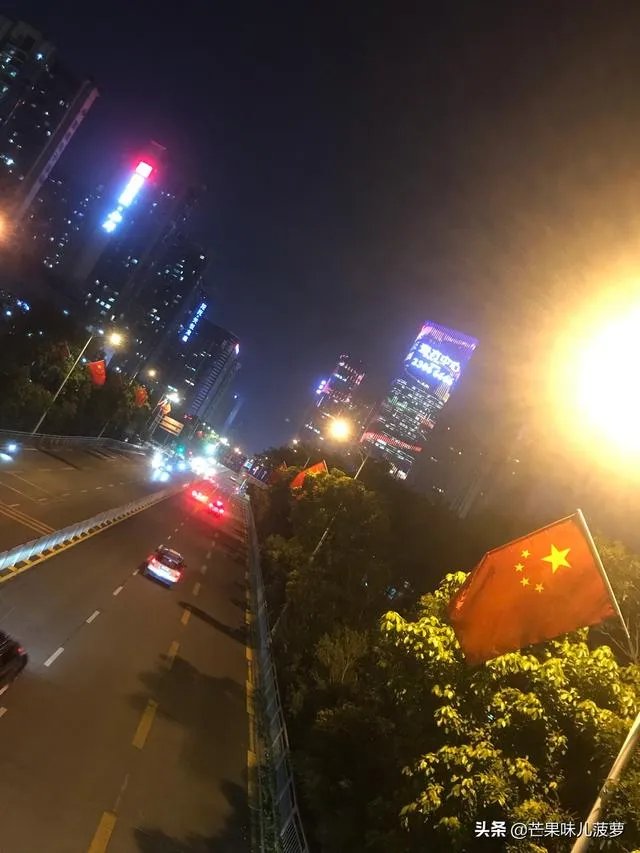 在地铁上突然过来一个人要借用下你的手机打个电话,请问你第一反应是什么?