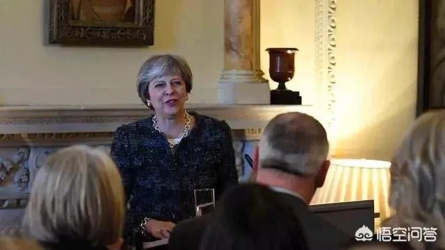 特蕾莎梅频频被打脸，究竟该如何下台？