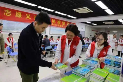 志愿义诊行 !华东疗养院志愿服务队为无锡市民送健康