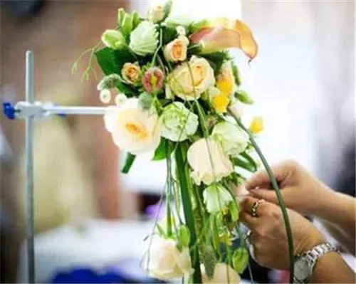 插花艺术图片赏析     精美的各式插花艺术