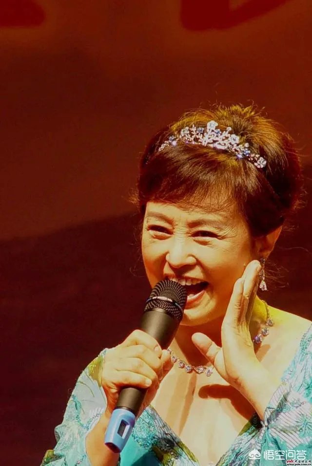 一首《回娘家》唱出几代人春晚记忆的朱明瑛近况如何？