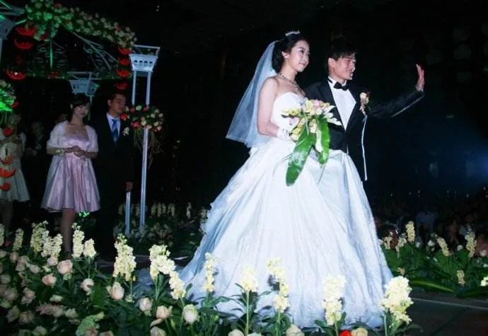 2018婚礼主持词简短版  婚礼主持词怎么说更好