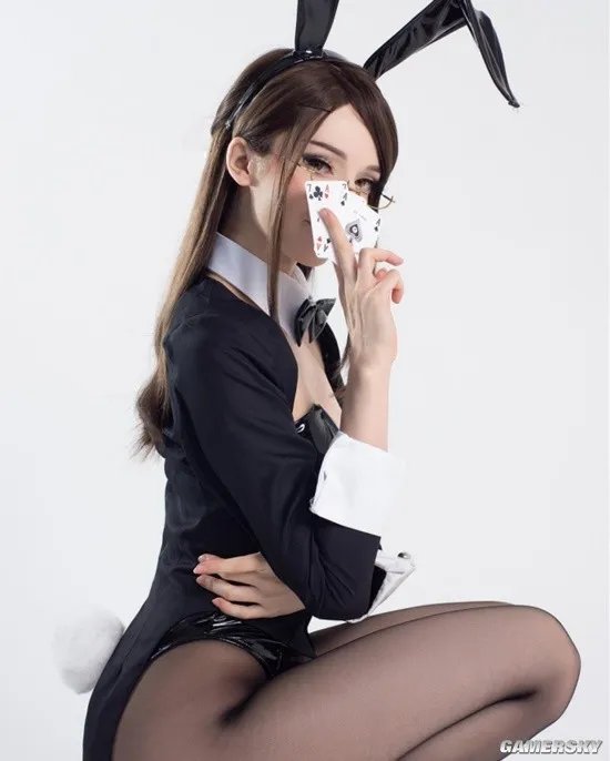 丝袜忠实爱好者漫画级身材 来自拉脱维亚的COSER小姐姐