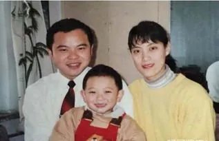 黄子韬的爸爸是谁？