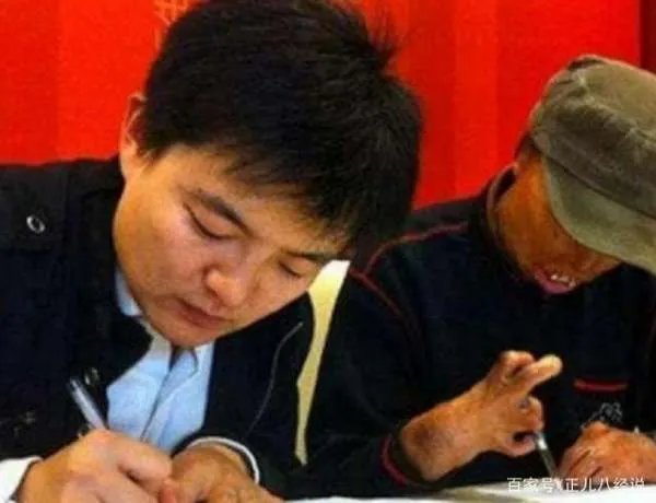 当年方正集团花50万，收购了一名乞丐的彩虹字体，他如今过得怎样？