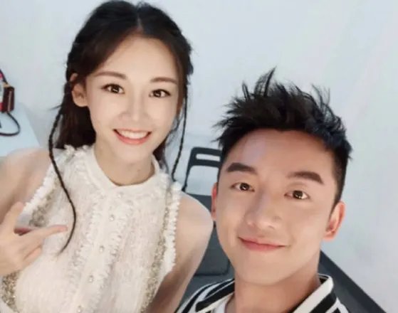 苗苗晒出她与老公郑恺出游照,这究竟是炒作还是真爱?