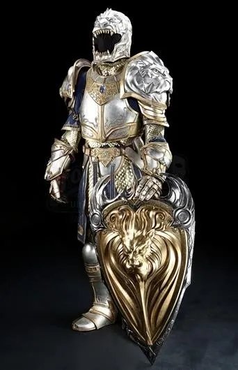 《魔兽》电影拍卖角色道具 莱恩国王盔甲卖出38万元